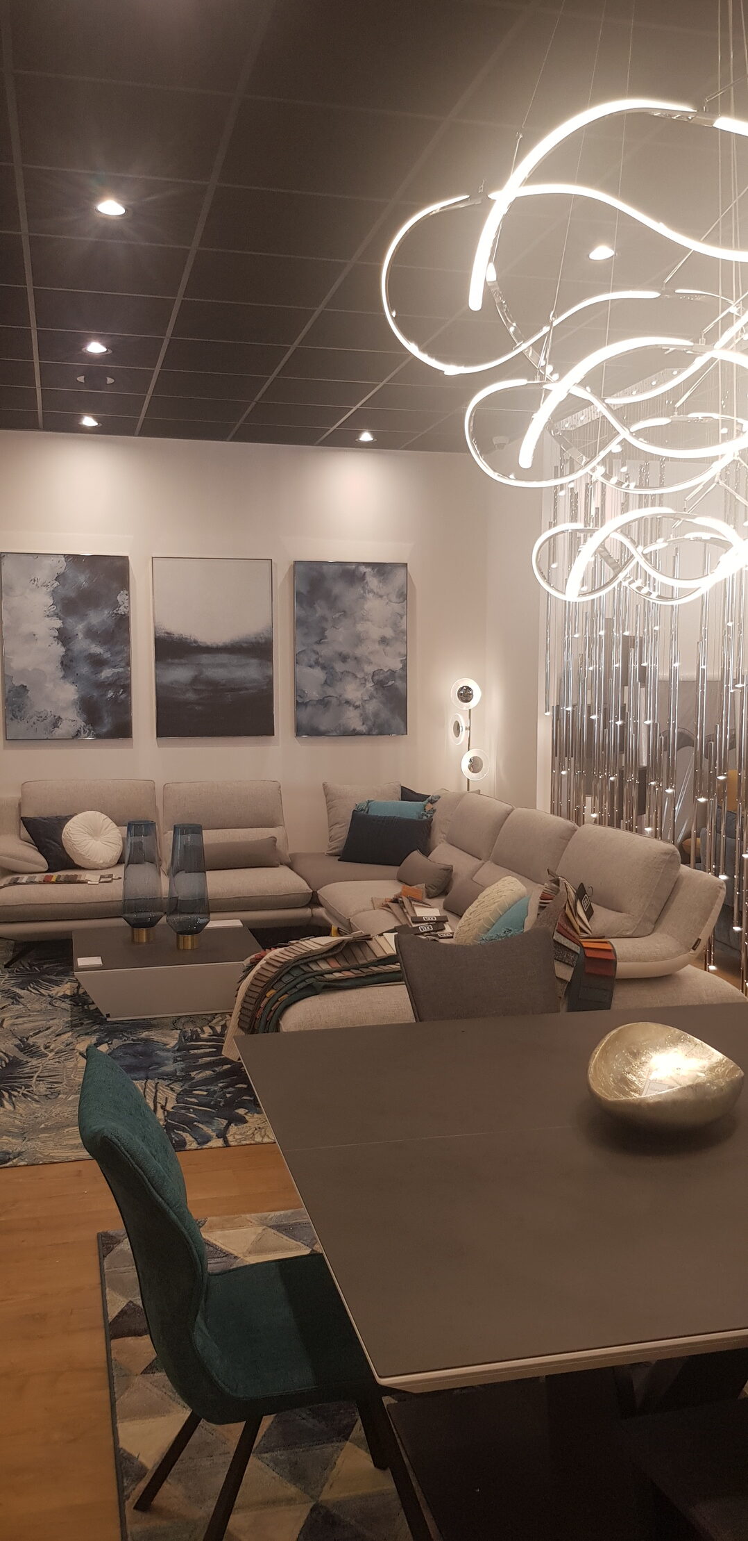 Menuiserie intérieure à Benfeld : transformer vos espaces professionnels en zones productives